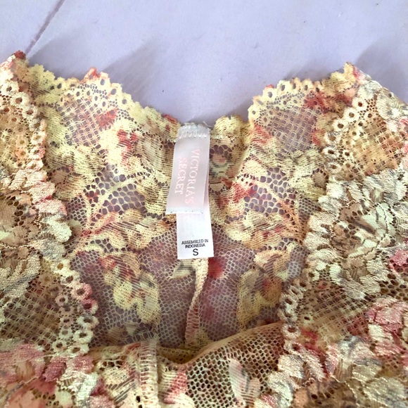 Victoria’s Secret Lace Hiphugger - Picture 5 of 5